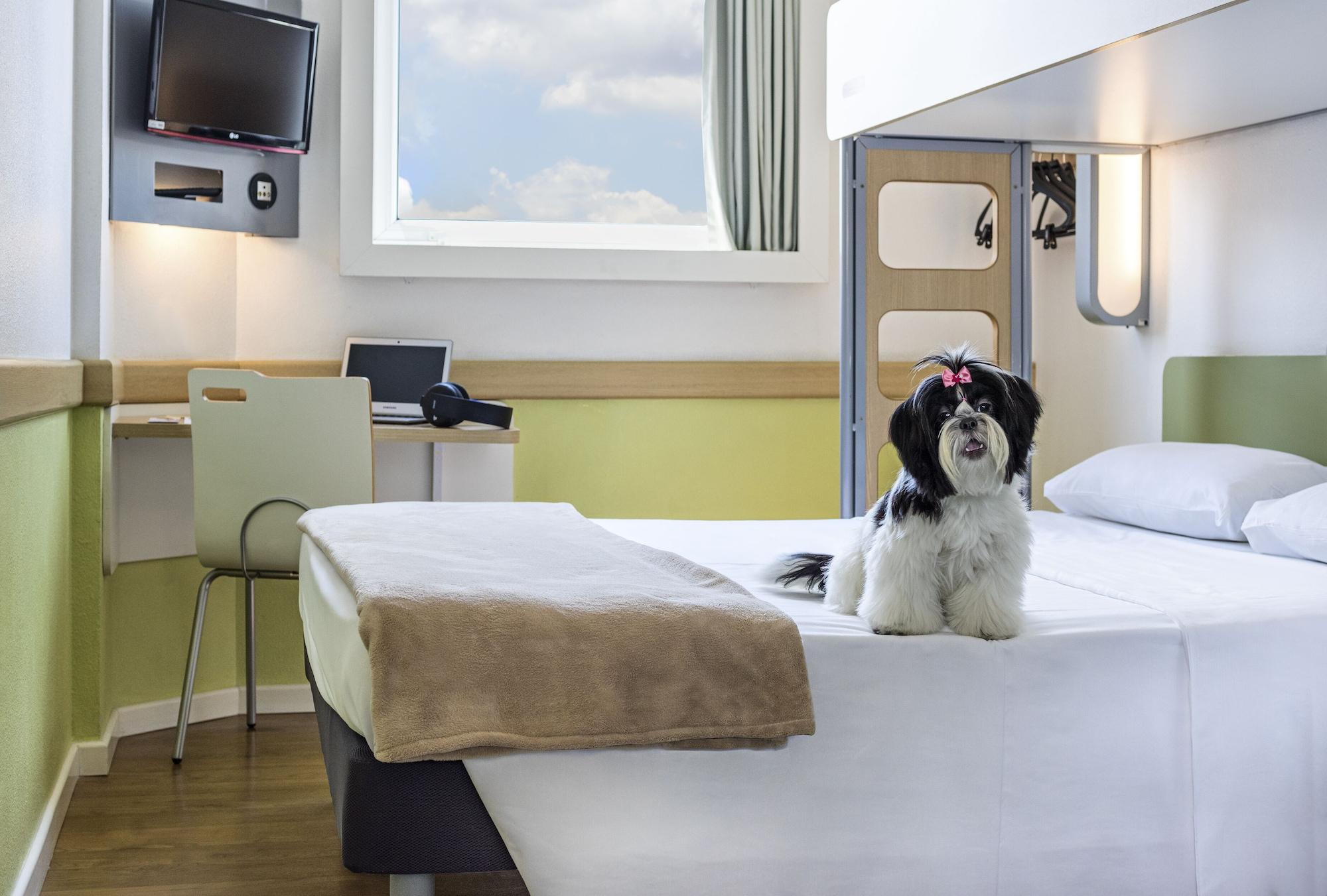Ibis Budget Tours Nord Luaran gambar